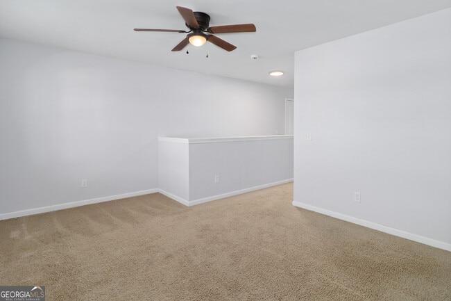 Building Photo - 120 Greenbriar Dr