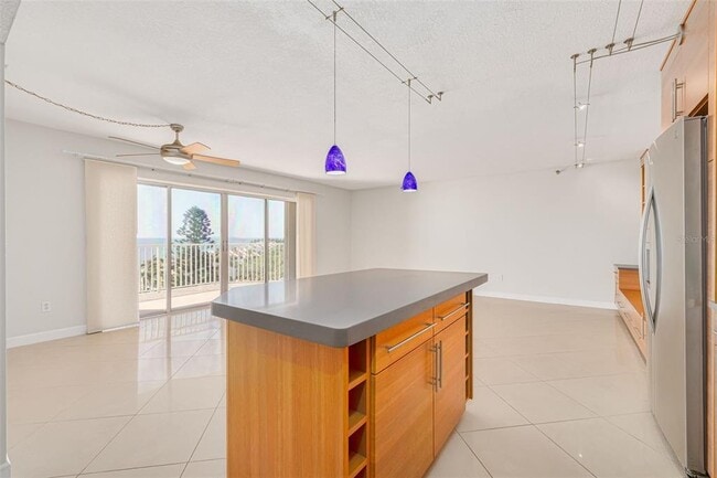 Building Photo - 7432 Sunshine Skyway Ln S