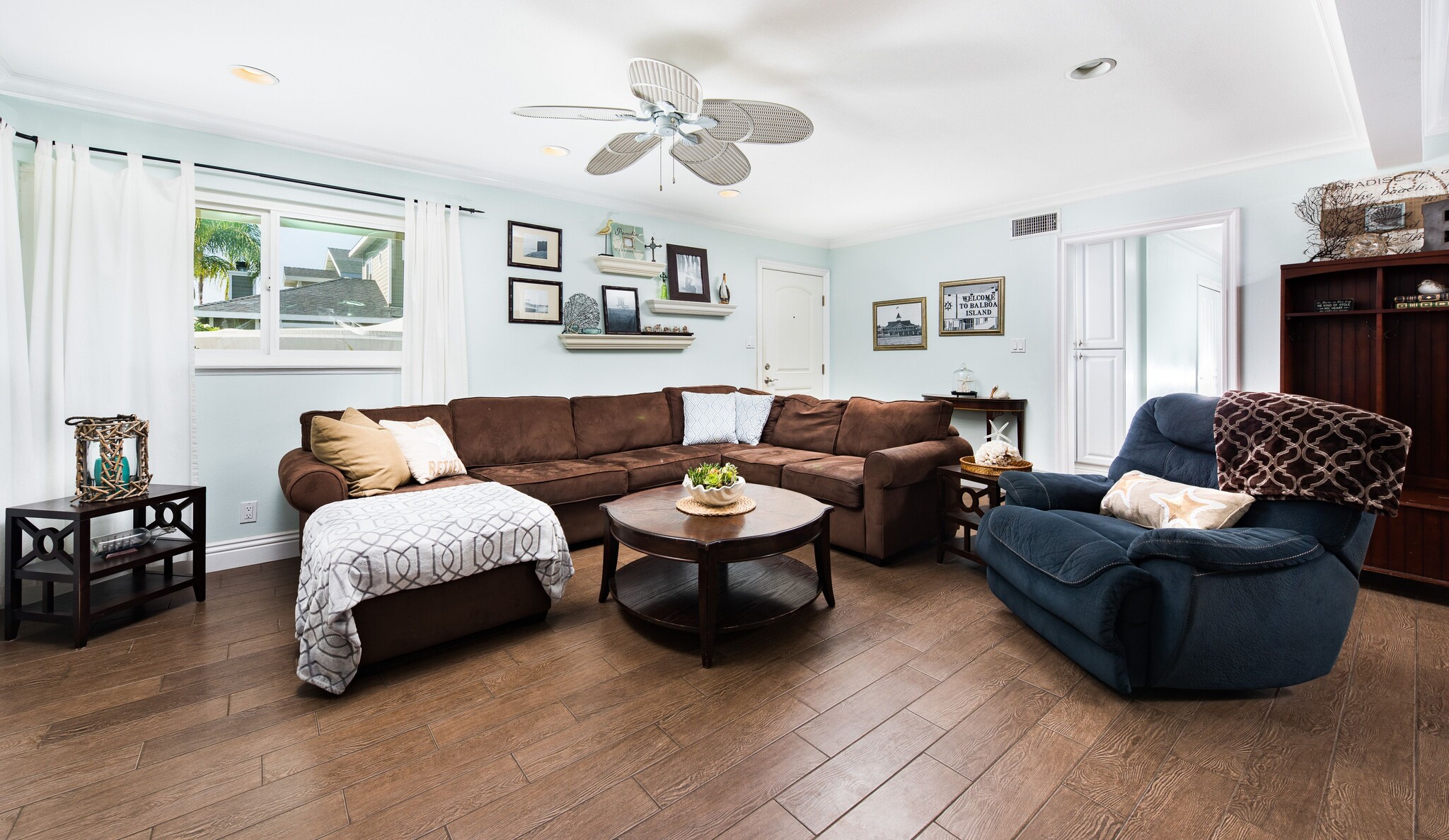 Living room - 3179 Sicily Ave