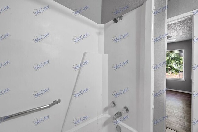 Building Photo - 409 Rockcrest Dr