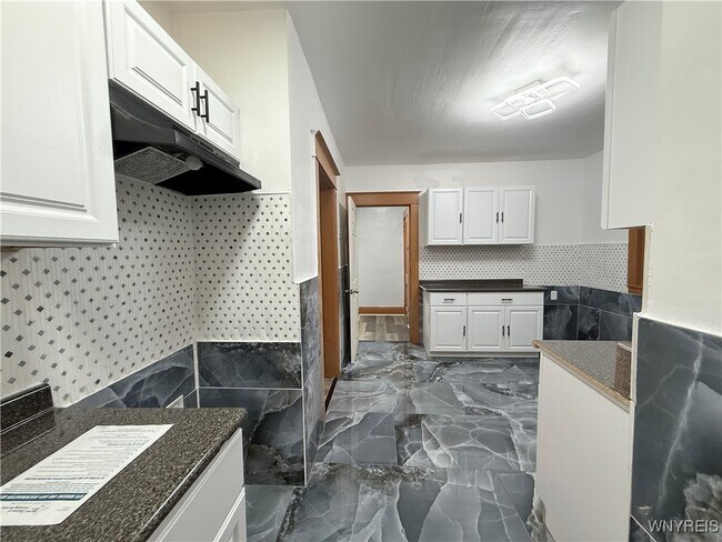 Building Photo - 111 Dempster St