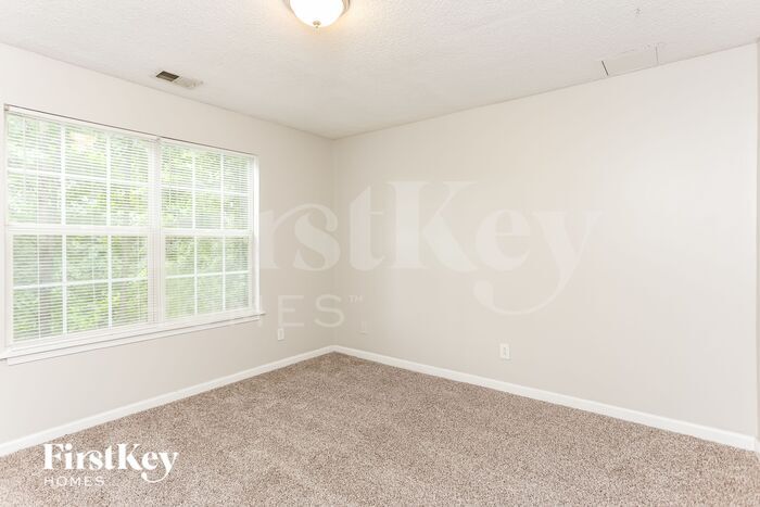 Building Photo - 721 Peteywood Dr