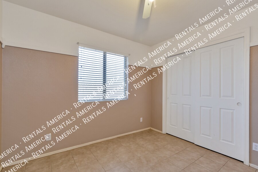 Building Photo - 11942 W Heyburn Dr