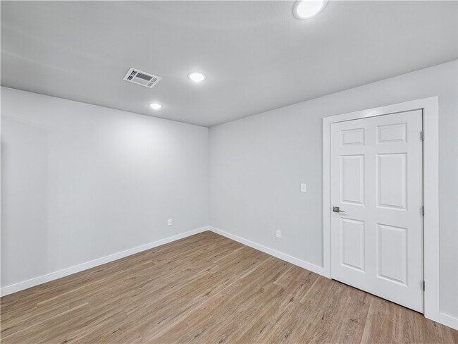 Building Photo - 6403 NW Kathleen St