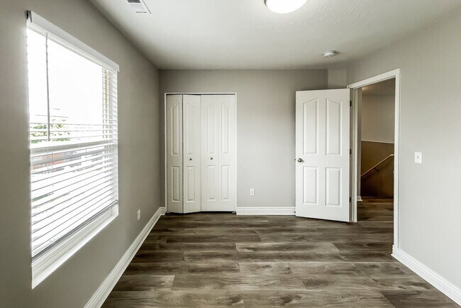 Building Photo - 2192 Cedar Trails Way N