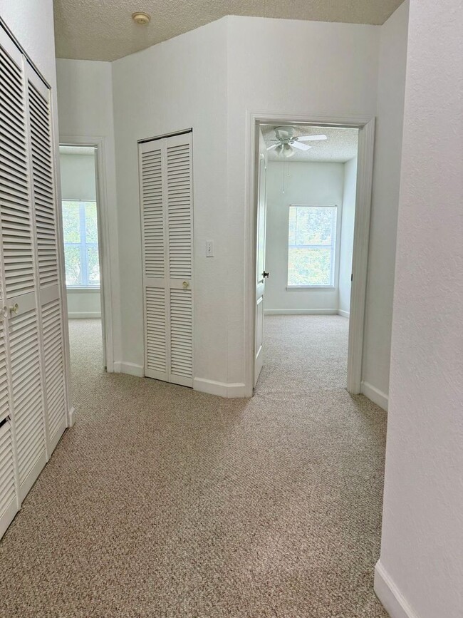 Building Photo - Harbour Island Townhome