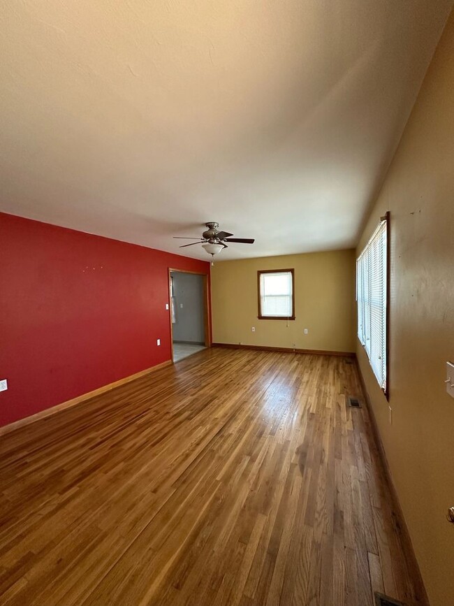 Building Photo - Charming 2 Bed 1 Bath House For Rent in Bo...