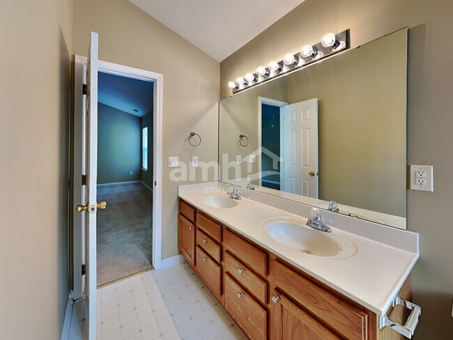 Building Photo - 8413 Astwell Ct