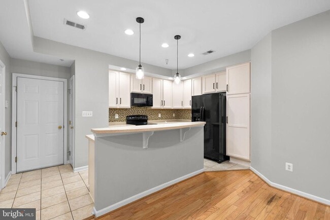 Building Photo - 7240 Elkridge Crossing Way