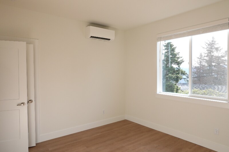 Building Photo - 12929 SE Ridgecrest Rd