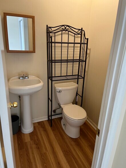 Main level bathroom - 82 Rhoda Ln