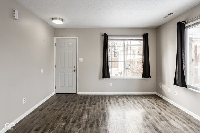 Building Photo - 700 Mountain Pine Dr