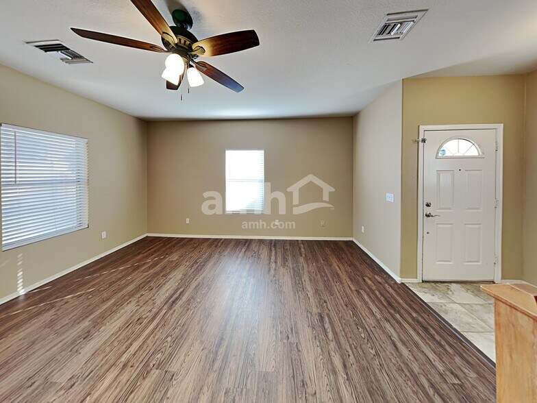 Building Photo - 8462 E Lindner Ave