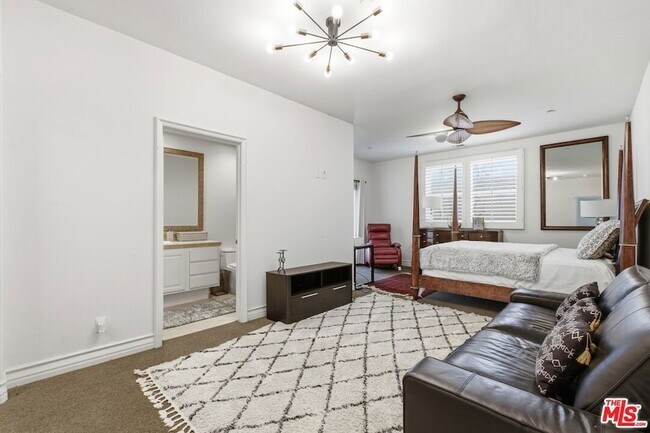 Building Photo - 6003 County Oak Rd