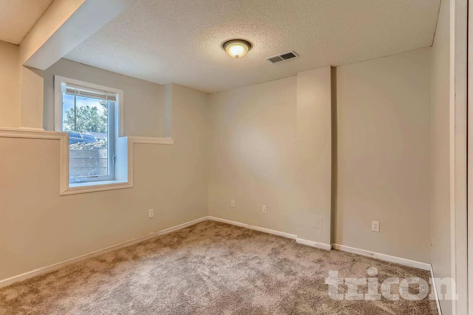 Building Photo - 7850 Park Ave NE