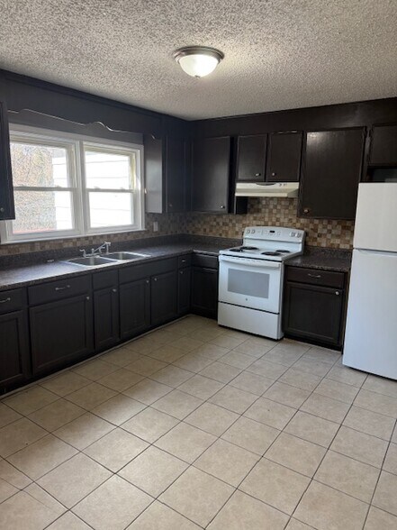 Building Photo - 116 Pine Creek Court Ext