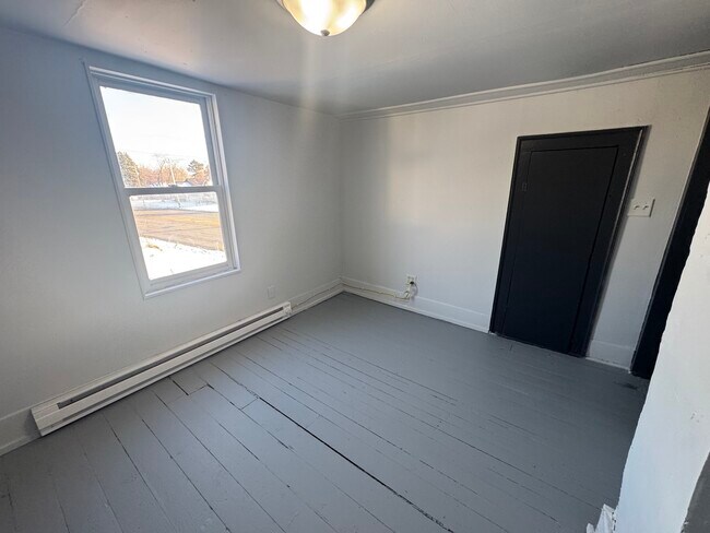 Building Photo - 1507 Main-E