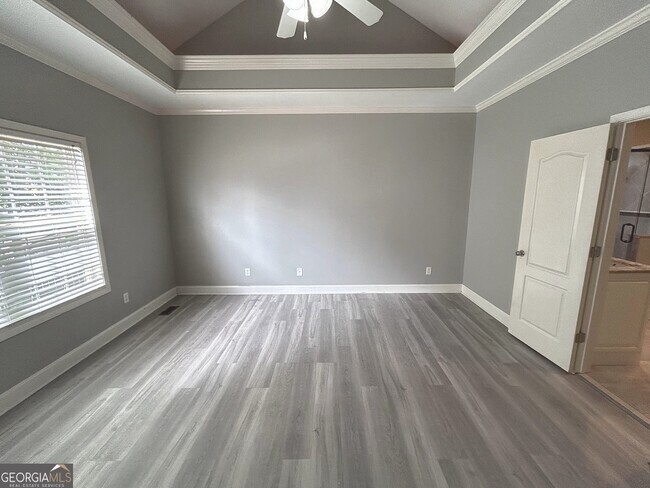 Building Photo - 4901 Planters Walk