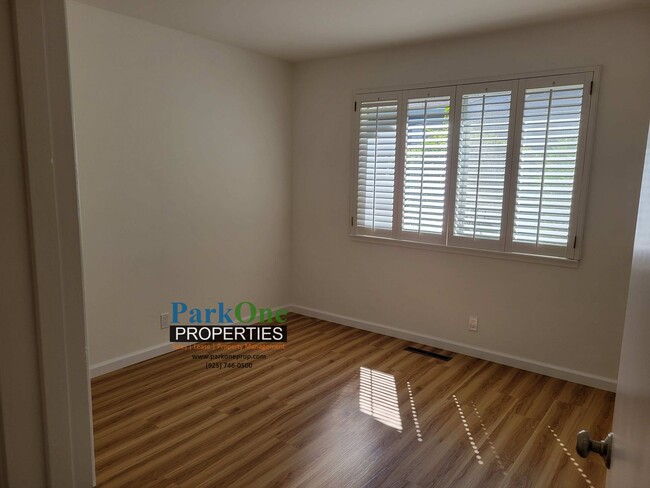 Building Photo - COMING SOON! Spacious single level Woodlan...