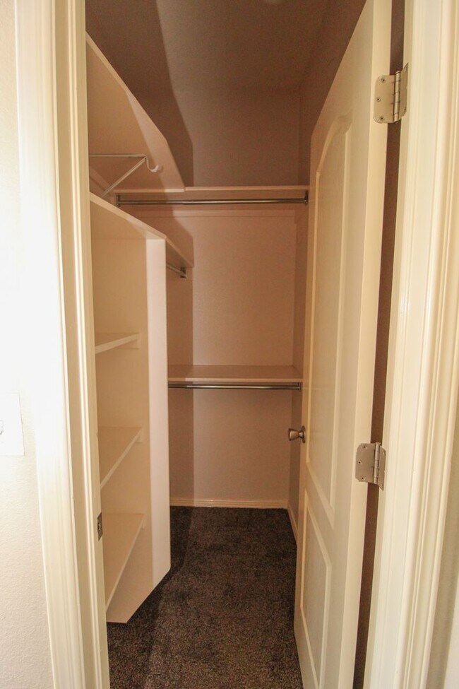 Building Photo - 5913 Cielo Del Rey Pl