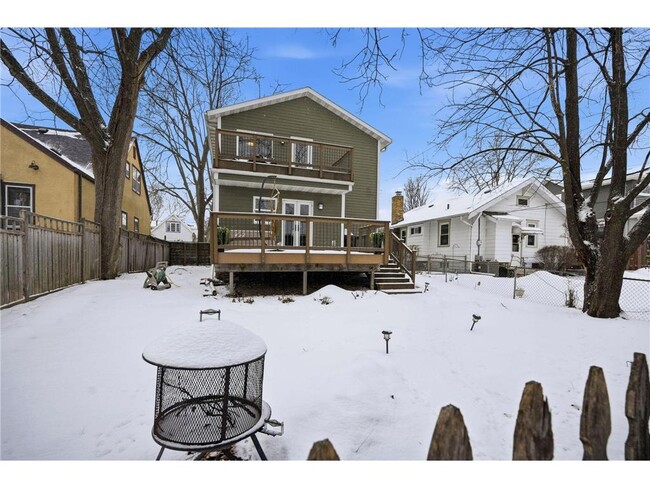 Building Photo - 241 Russell Ave S