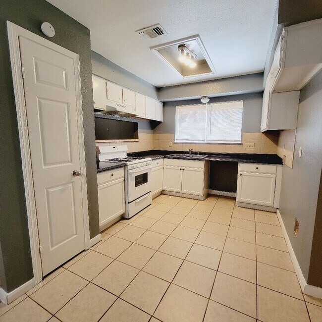 Building Photo - 8607 Crystal Cove Cir