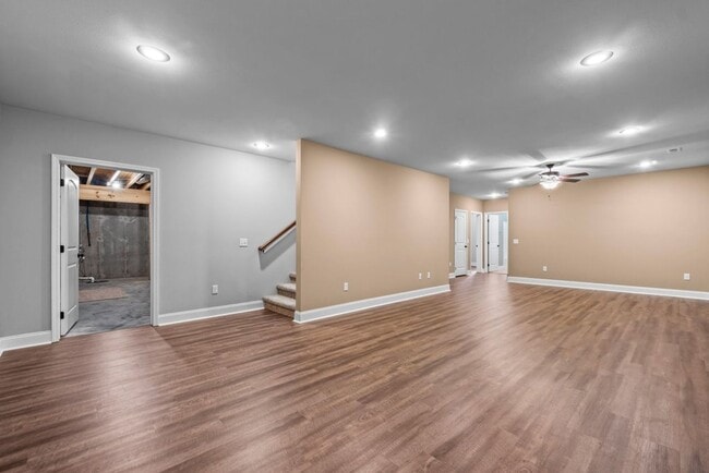 Building Photo - BEAUTIFUL Neighborhood Home!