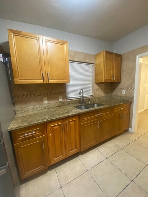 Building Photo - 9 Areca Dr