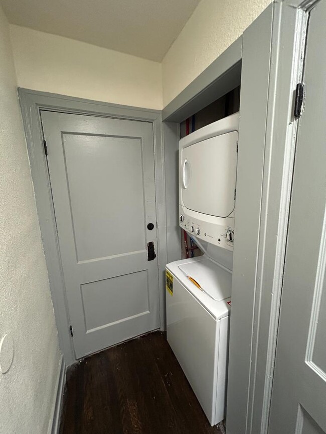 Building Photo - 3708 Summit St