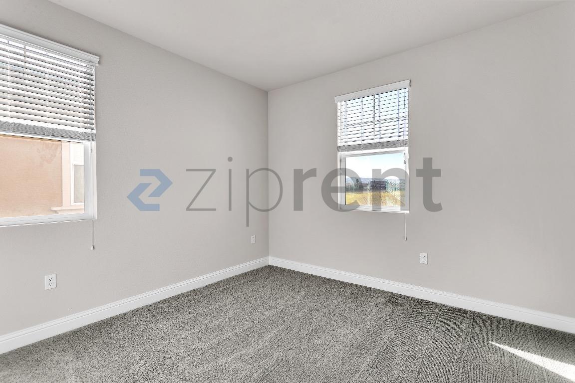 Building Photo - Unit