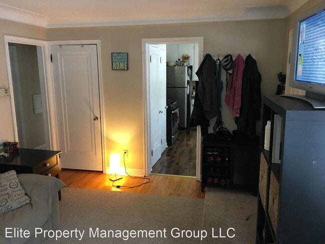 Building Photo - 3 br, 1 bath House - 5508 Shoreview Ave. S...