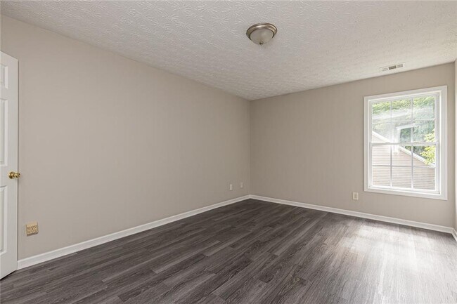 Building Photo - 2152 Lenox Ave