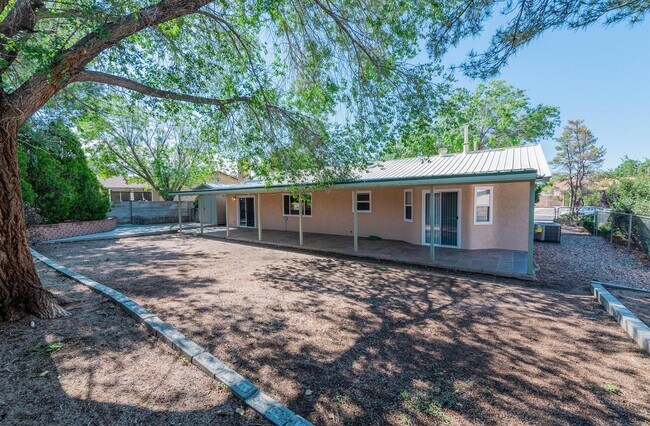 Building Photo - 7113 Welton Dr NE