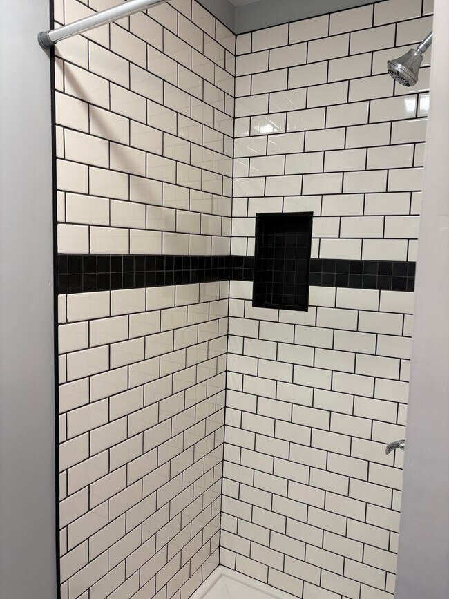 Building Photo - 153 1/2 S Main St.