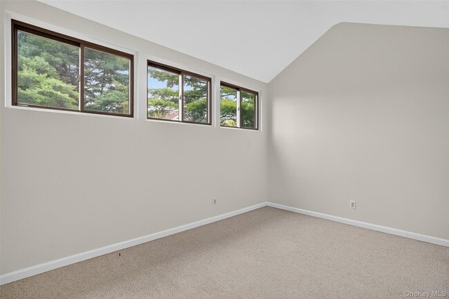 Building Photo - 16 Fox Run