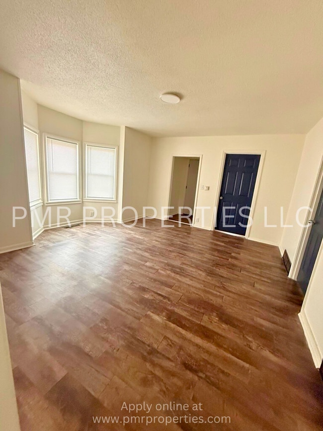 Building Photo - 3 Bedrooms/1 Bathroom House