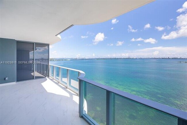 Building Photo - 700 NE 24th St