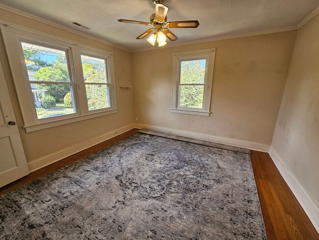 Building Photo - LARCHMONT