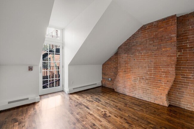 Building Photo - 32 Hancock St