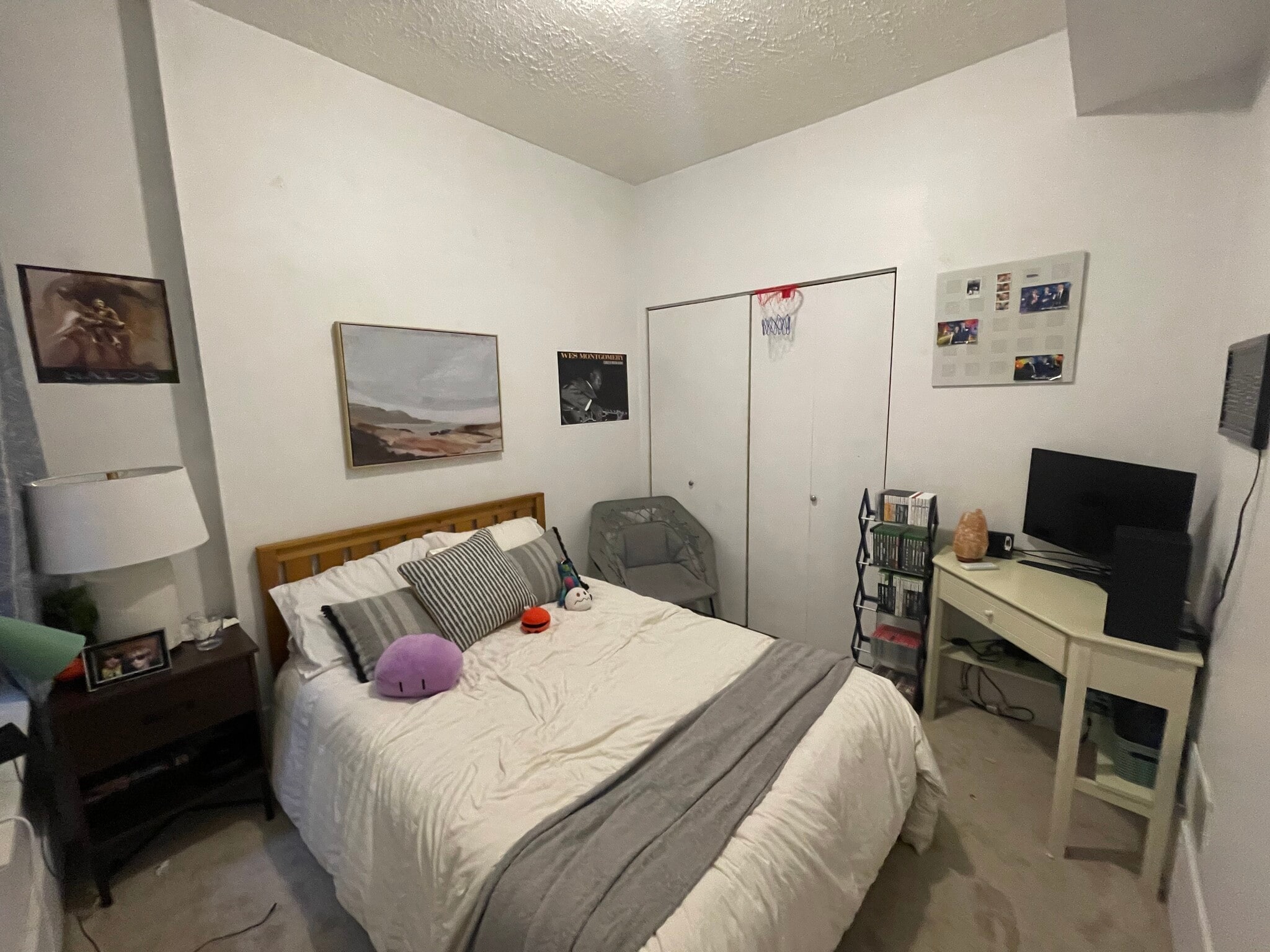Bdrm 9.5' x 8.5 - 859 W Lill Ave