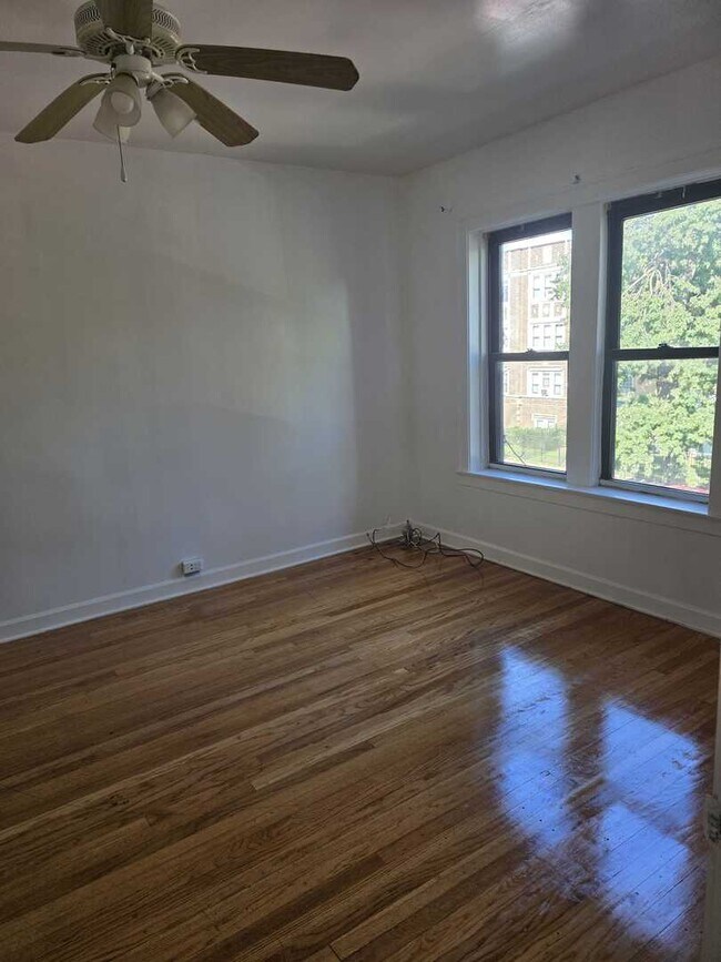 Building Photo - 6418 N Albany Ave