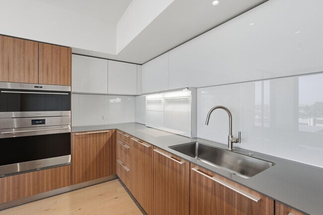 Building Photo - 4849 N Camelback Rdg Dr