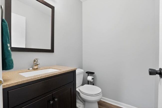 Building Photo - 1336 Queensgreen Cir