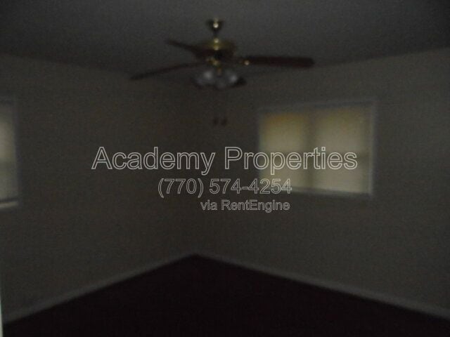 Building Photo - 105 E Mimosa Dr