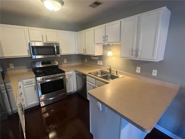 Building Photo - 1572 Peitz Ave