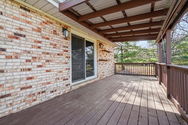 Building Photo - 24981 State Line Rd