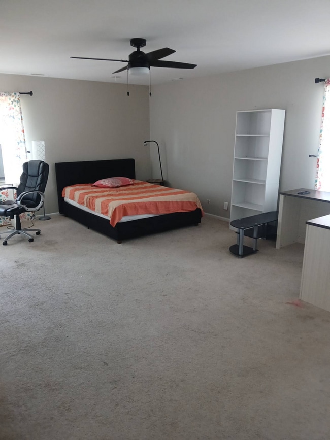 Building Photo - Spacious Furnished Condo Located in Sylvan...