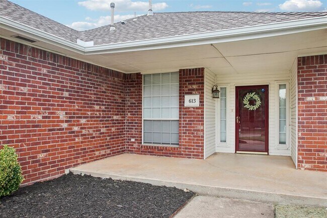 Building Photo - 613 Vickery Ave