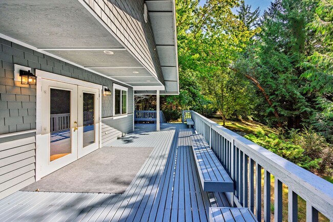 Building Photo - 4+ Bedroom Home - Surrounded by Nature, ne...