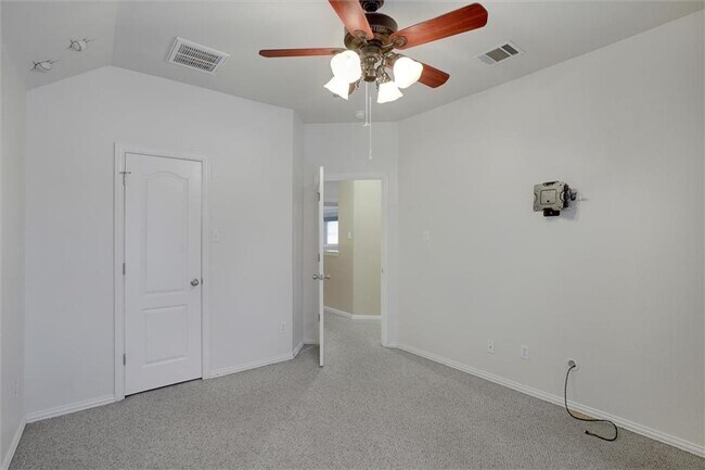 Building Photo - 2001 Singing Hls